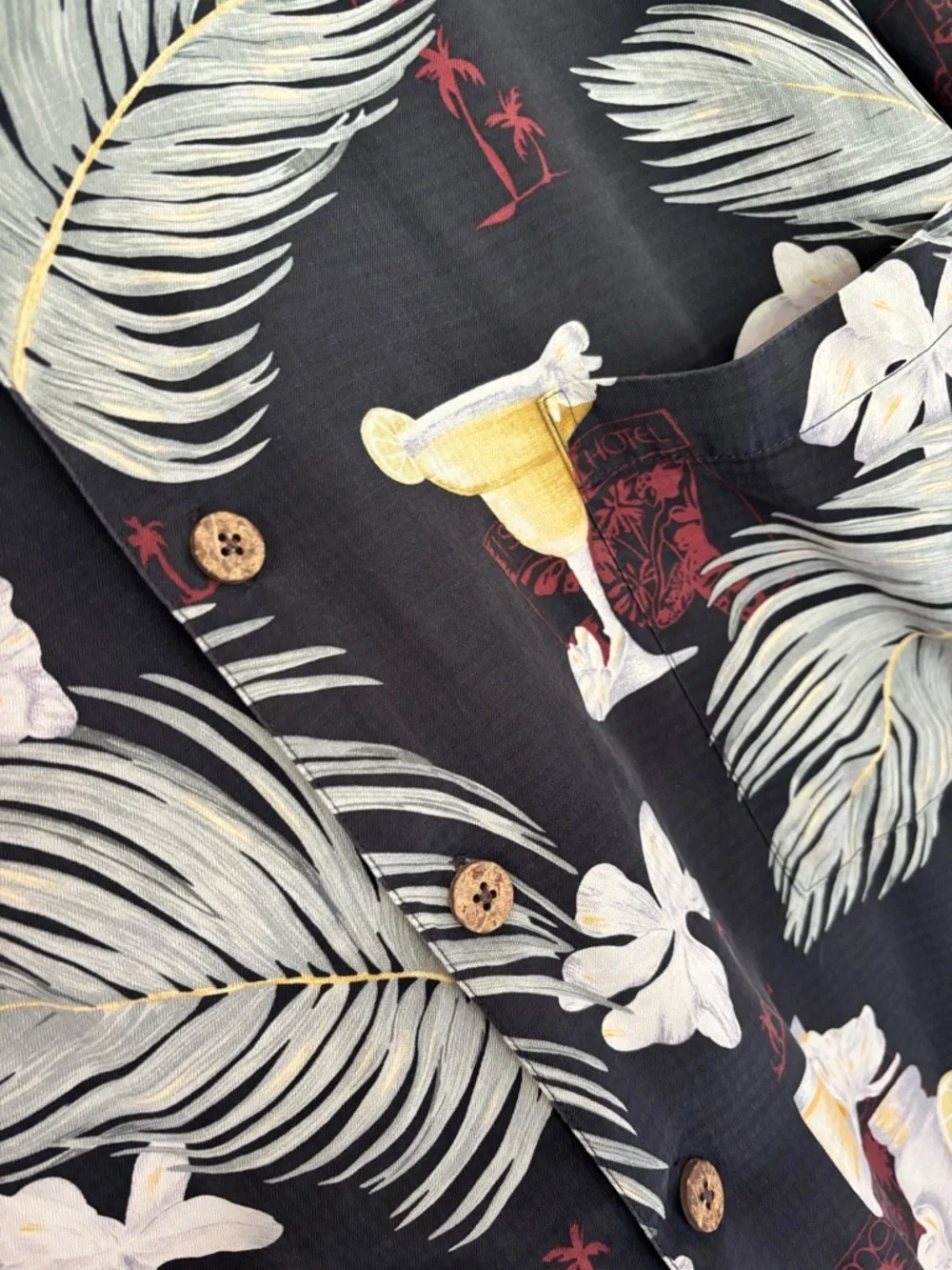 Kahala Men’s Large Camp Shirt 100% Silk Black Tropical Cocktail Print Hawaiian - Picture 5 of 5